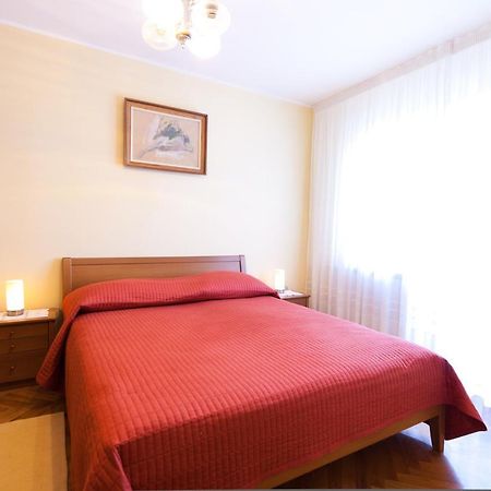 Apartments Silvia โปเรช ภายนอก รูปภาพ