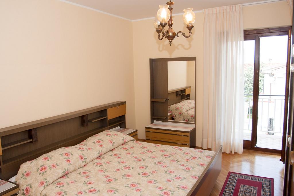 Apartments Silvia โปเรช ภายนอก รูปภาพ