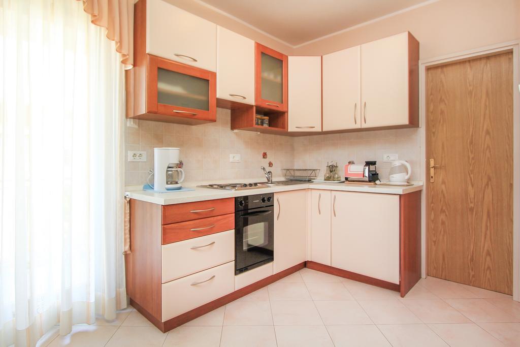 Apartments Silvia โปเรช ภายนอก รูปภาพ