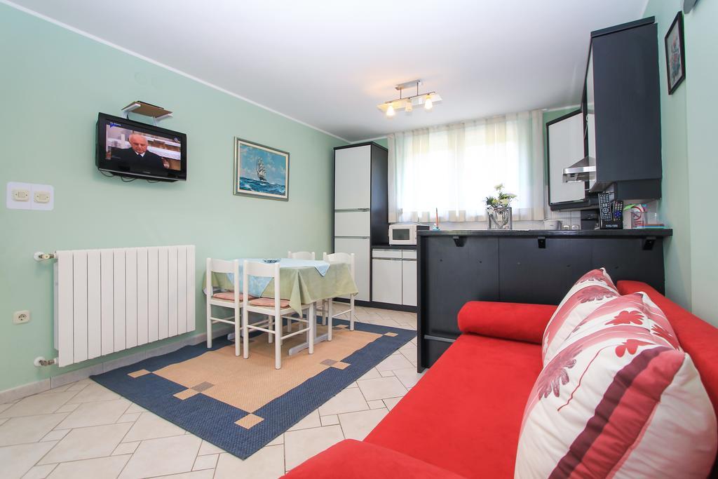 Apartments Silvia โปเรช ภายนอก รูปภาพ