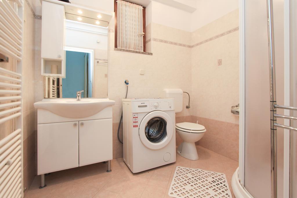 Apartments Silvia โปเรช ภายนอก รูปภาพ