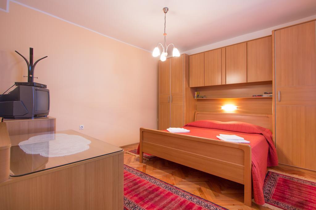 Apartments Silvia โปเรช ภายนอก รูปภาพ