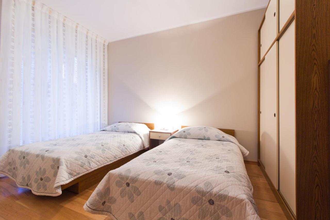 Apartments Silvia โปเรช ภายนอก รูปภาพ