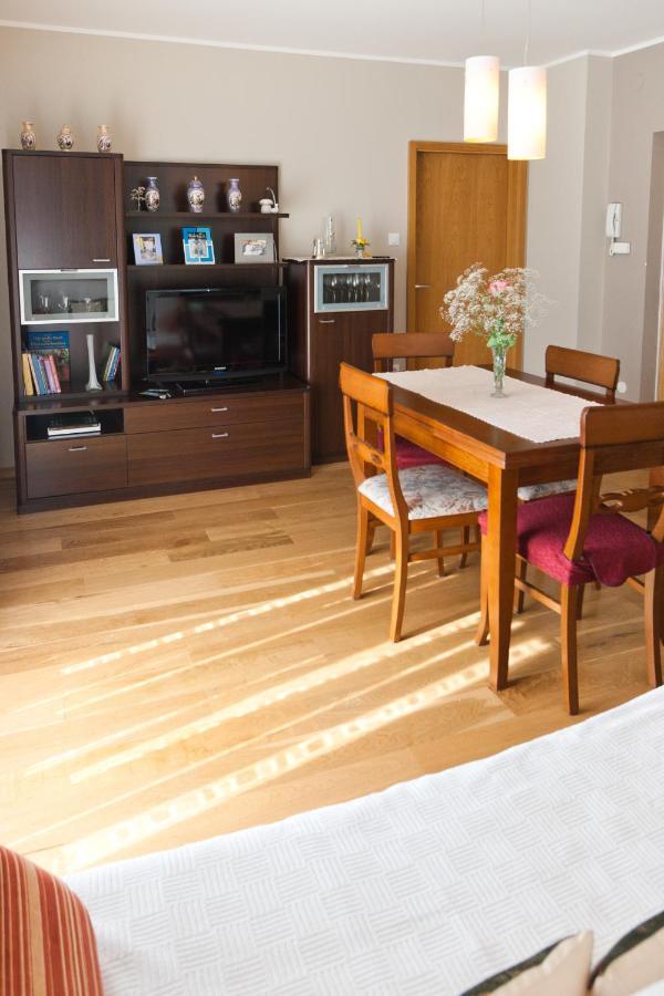 Apartments Silvia โปเรช ภายนอก รูปภาพ