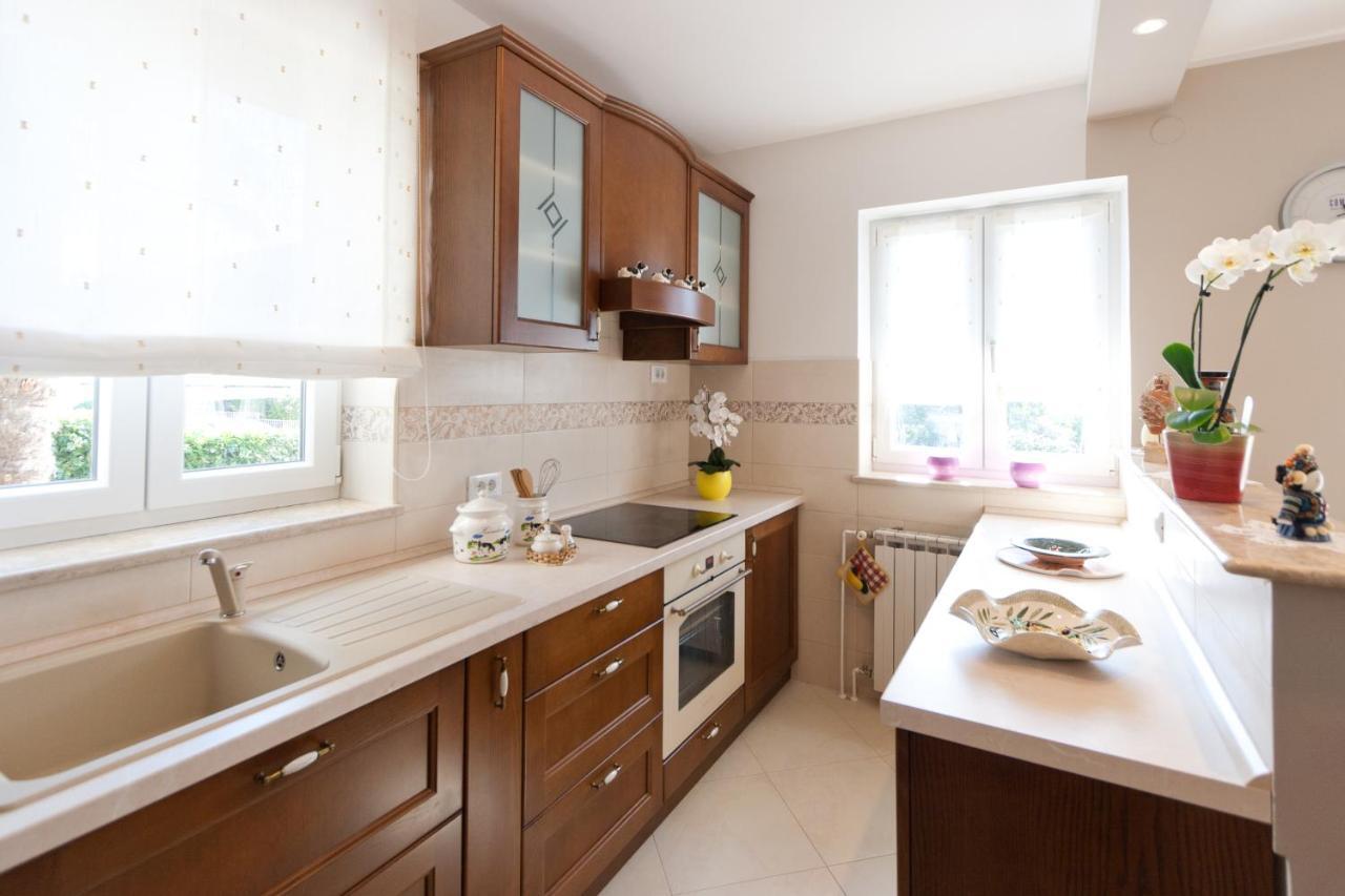 Apartments Silvia โปเรช ภายนอก รูปภาพ